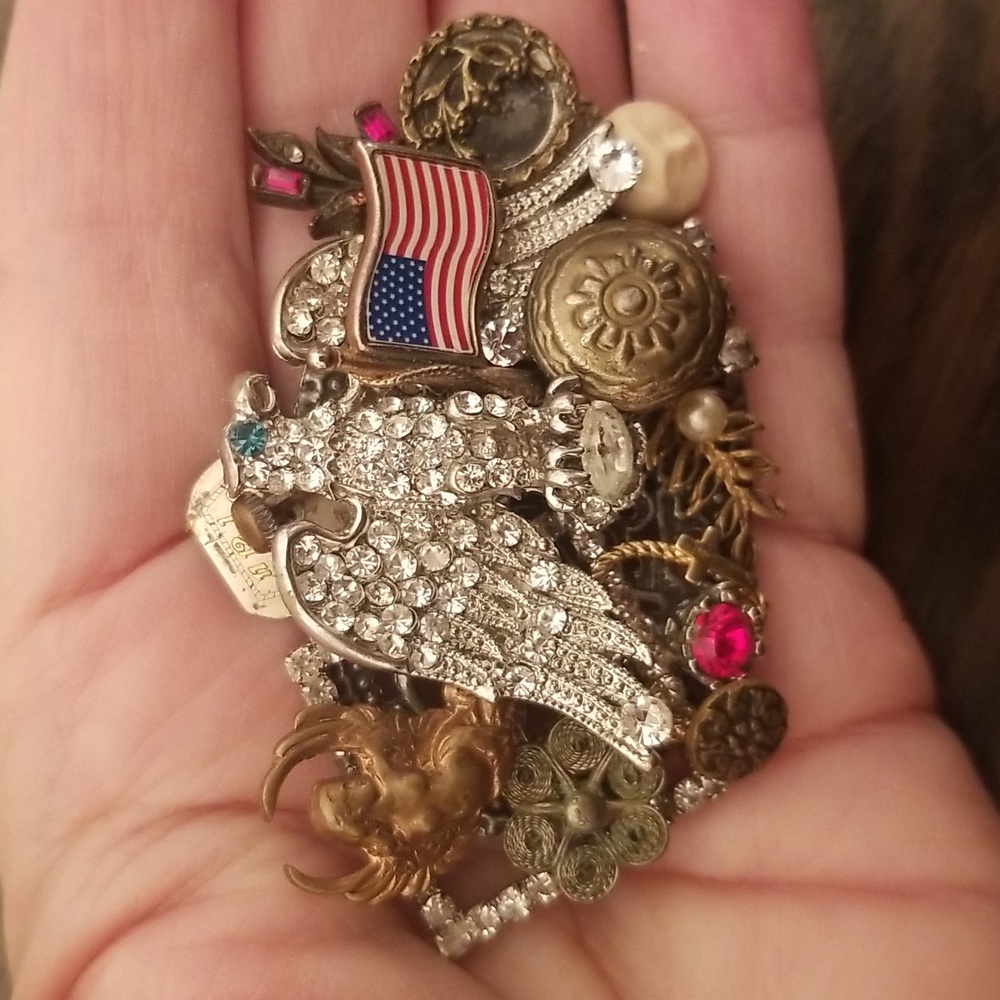 Patriotic Brooch made by artist - Picture 2 of 7
